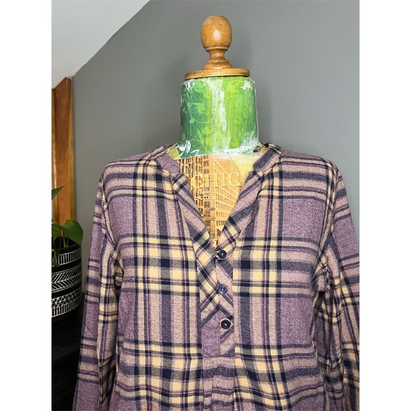 V-Neck Flannel - Picture 2 of 3